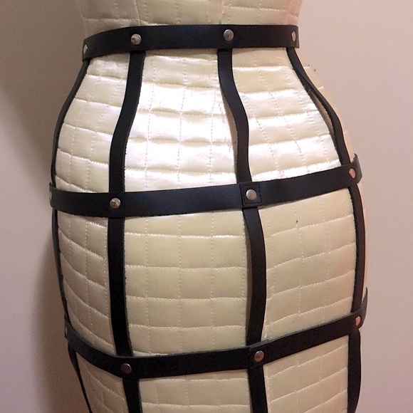 100% Leather harness bondage cage pencil skirt belt XS - Picture 6 of 9